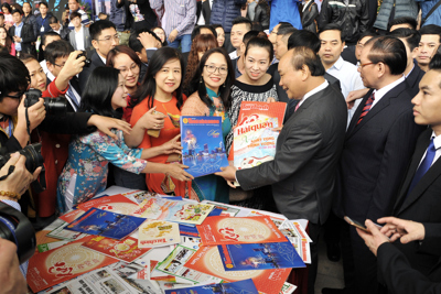Thủ tướng Nguyễn Xuân Phúc thăm gian triển lãm báo chí ngành Tài chính