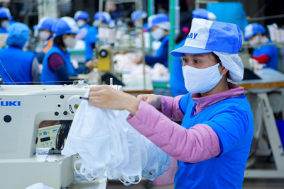 Ngành Hải quan phối hợp thông quan xuất khẩu khẩu trang vải