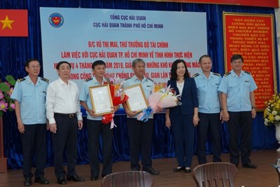 Thứ trưởng Vũ Thị Mai làm việc với Cục Hải quan TP. Hồ Chí Minh
