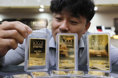 Giá vàng ở thị trường châu Á áp sát mức cao nhất trong gần 8 năm