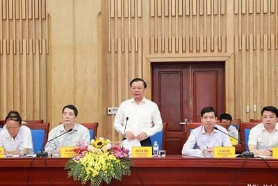 Bộ trưởng Đinh Tiến Dũng thăm và làm việc tại tỉnh Nghệ An