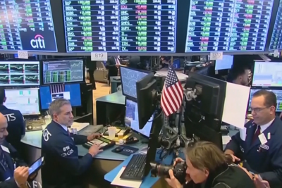 Mỹ: Thị trường chứng khoán vẫn tăng mạnh dù kinh tế ảm đạm