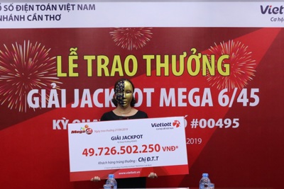 Vietlott trao giải cho 1 trong 2 khách hàng trúng Jackpot gần 100 tỷ 