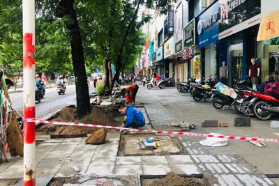 Lát đá vỉa hè tại Hà Nội: Tốn kém và không như kỳ vọng