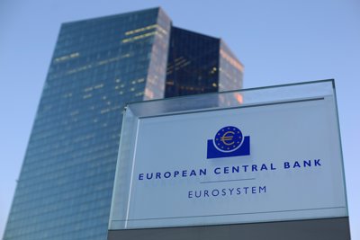 ECB không thay đổi lãi suất chủ chốt, có thể đưa ra các gói kích thích