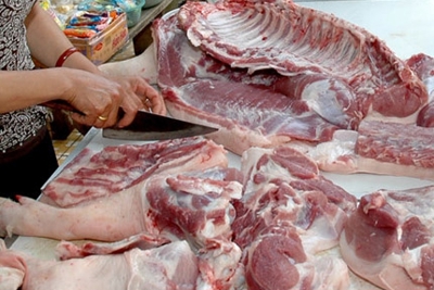 Giá thịt lợn tăng phi mã cán mốc 200.000 đồng/kg