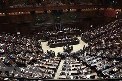 Chính phủ Italy vượt qua bỏ phiếu tín nhiệm về kế hoạch ngân sách