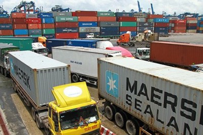 Thiếu bãi đậu xe container trầm trọng, doanh nghiệp vận tải "kêu"