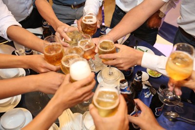 Uống bia không cồn tại Việt Nam vẫn bị phạt?