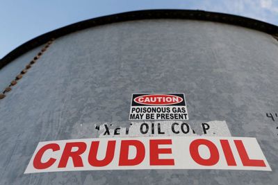 Giá dầu thô lập đỉnh, nên mừng hay lo?