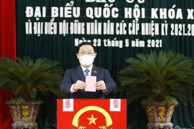 Chủ tịch Quốc hội Vương Đình Huệ bỏ phiếu bầu cử tại TP. Hải Phòng