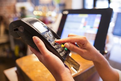 Các yếu tố nhân khẩu học ảnh hưởng đến hành vi sử dụng thẻ tín dụng trong giao dịch thương mại điện tử