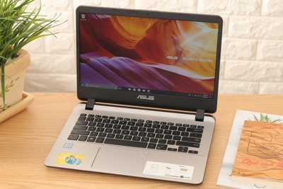 Nhiều mẫu laptop, phụ kiện giảm giá 'khủng' mùa tựu trường
