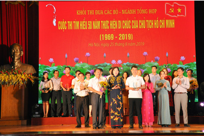 Bộ Tài chính vinh dự nhận giải Ba cuộc thi Tìm hiểu 50 năm thực hiện Di chúc của Chủ tịch Hồ Chí Minh