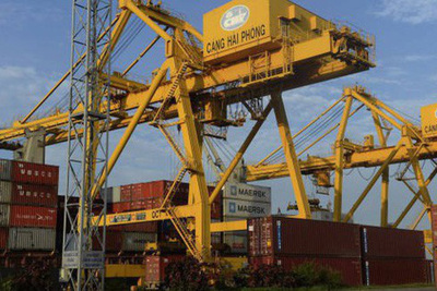 Bloomberg cảnh báo rủi ro nếu Việt Nam không đẩy nhanh nâng cấp hạ tầng cảng