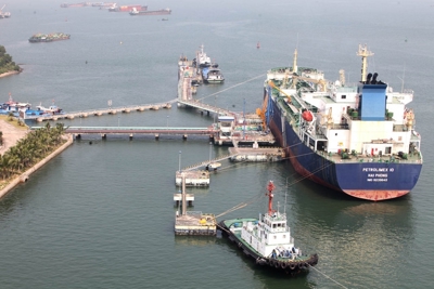 Việt Nam đang giảm mạnh nhập khẩu xăng dầu
