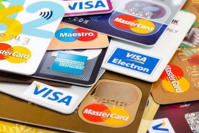 Chủ thẻ tín dụng sắp được miễn, giảm lãi suất, phí... theo tiêu chí nào?