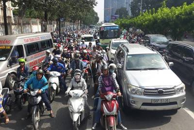 Phí đăng ký ô tô ở TP. Hồ Chí Minh tăng lên 20 triệu đồng