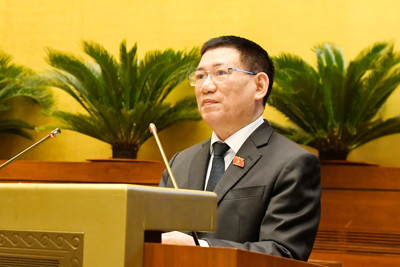 Bộ trưởng Hồ Đức Phớc trình bày Tờ trình về dự án Luật Kinh doanh bảo hiểm (sửa đổi)