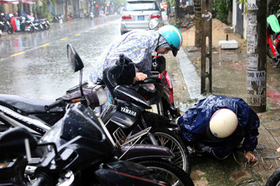 Vài lưu ý khi sử dụng xe máy trong mùa mưa