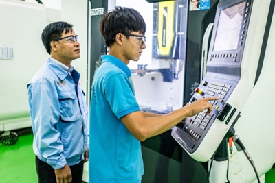 Giải pháp nâng cao chất lượng nguồn nhân lực Việt Nam trong bối cảnh cuộc cách mạng công nghệ 4.0