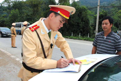 Được dùng bản sao giấy đăng ký xe khi tham gia giao thông?