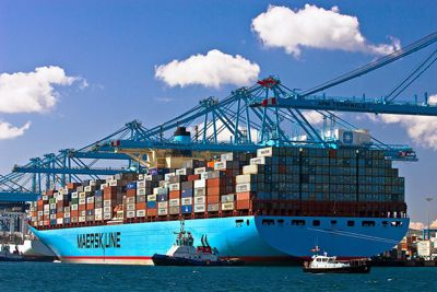 Việt Nam trở lại xuất siêu trong bối cảnh tỷ giá biến động mạnh