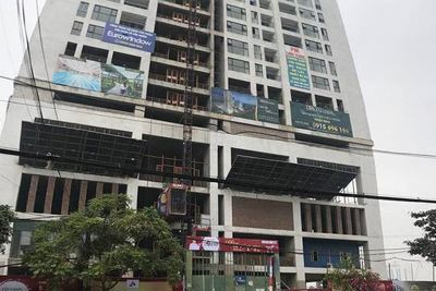 Cao ốc bị siết nợ, số phận khách hàng mua chung cư ai lo?
