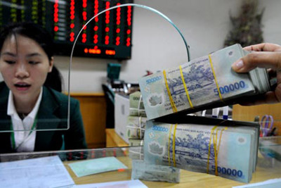 Ngân hàng hạ lãi suất, doanh nghiệp vẫn thờ ơ 