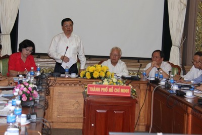  Bộ trưởng Đinh Tiến Dũng làm việc với lãnh đạo TP. Hồ Chí Minh
