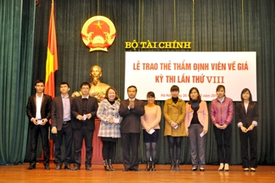 Bộ Tài chính cấp Thẻ thẩm định viên về giá năm 2013