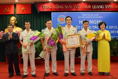  Khen thưởng nóng Hải quan Tân Sơn Nhất vì chiến công đầu năm 2014