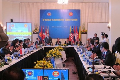 Hải quan ASEAN gắn kết vì một cộng đồng phát triển biền vững Hải quan ASEAN gắn kết vì một cộng đồng phát triển biền vững