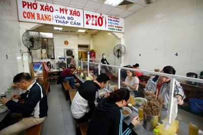 Từ ngày 28/10, TP Hồ Chí Minh cho mở lại dịch vụ ăn uống tại chỗ
