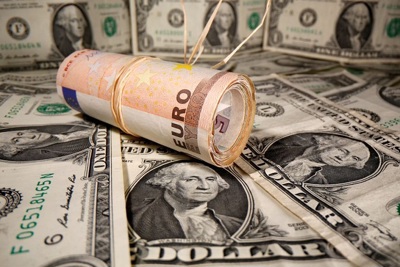 Đồng euro mất giá trong bối cảnh diễn biến dịch bệnh phức tạp tại châu Âu