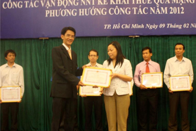 Cục Thuế TP. Hồ Chí Minh trao tặng Giấy khen cho Bkav Cục Thuế TP. Hồ Chí Minh trao tặng Giấy khen cho Bkav