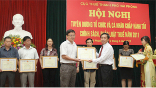 Cục Thuế Hải Phòng tuyên dương 115 tổ chức, cá nhân kinh doanh chấp hành nghiêm túc chính sách, pháp luật thuế Cục Thuế Hải Phòng tuyên dương 115 tổ chức, cá nhân kinh doanh chấp hành nghiêm túc chính sách, pháp luật thuế