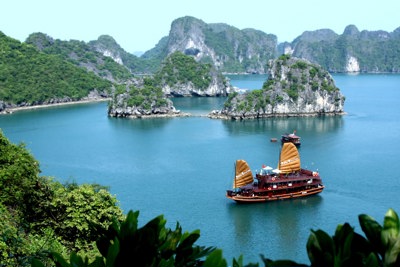 Một số giải pháp phát triển du lịch biển đảo Việt Nam