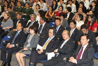 Bộ trưởng Vương Đình Huệ tham gia trao đổi các chính sách về lĩnh vực tài chính