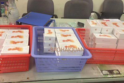 Làm rõ vụ nhập lậu 60 chiếc điện thoại iPhone 6s Làm rõ vụ nhập lậu 60 chiếc điện thoại iPhone 6s