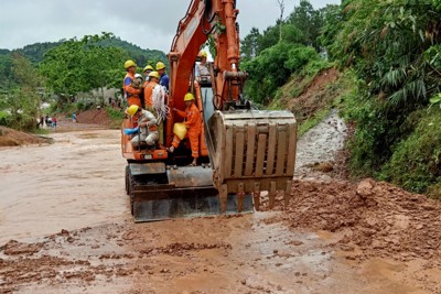 EVNNPC nỗ lực khắc phục sự cố lưới điện do mưa giông, lũ lụt tại các tỉnh miền núi phía Bắc