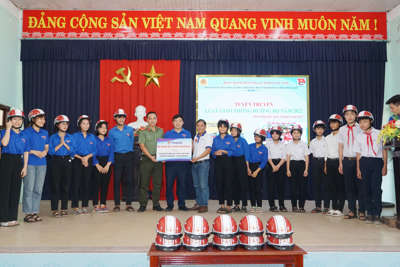 THILOGI trao tặng mũ bảo hiểm cho thanh, thiếu niên Quảng Nam 