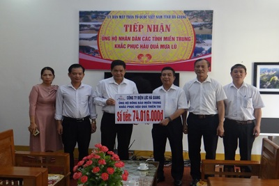 Điện lực Hà Giang ủng hộ đồng bào miền Trung hơn 74 triệu đồng 