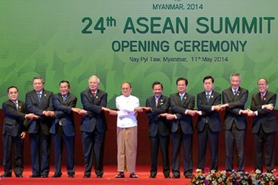Thúc đẩy triển khai Lộ trình xây dựng Cộng đồng ASEAN Thúc đẩy triển khai Lộ trình xây dựng Cộng đồng ASEAN