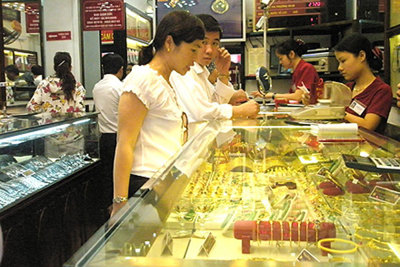Sáng 12/8, giá vàng nội, ngoại “rủ nhau” giảm giá Sáng 12/8, giá vàng nội, ngoại “rủ nhau” giảm giá