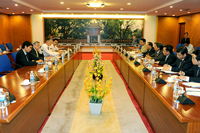 Thứ trưởng Đỗ Hoàng Anh Tuấn làm việc với chuyên gia Tập đoàn Renaissance Capital