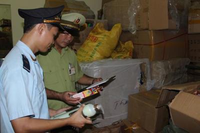 Đẩy mạnh phòng chống buôn lậu và gian lận thương mại dịp bongdaso tintuct - Tạp chí Tài chính Đẩy mạnh phòng chống buôn lậu và gian lận thương mại dịp Tết