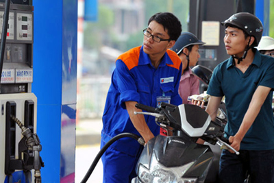 Giá xăng giảm 200 đồng/lít Giá xăng giảm 200 đồng/lít