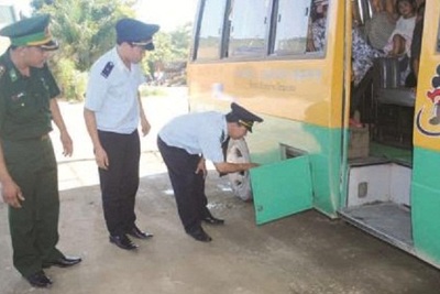 CHỐNG BUÔN LẬU, GIAN LẬN THƯƠNG MẠI TẠI CÁC CỬA KHẨU