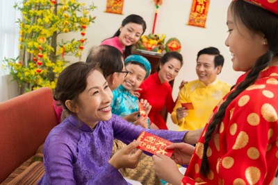Người Việt thường làm gì trong ngày Tết cổ truyền?